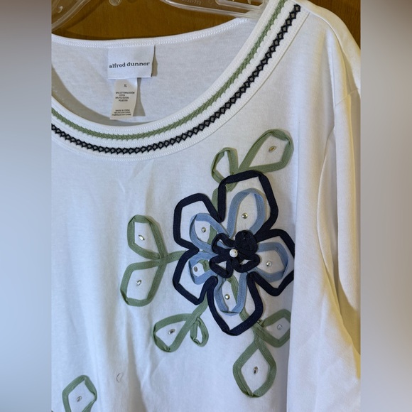 Alfred Dunner White Top with Green Accent - Picture 2 of 4